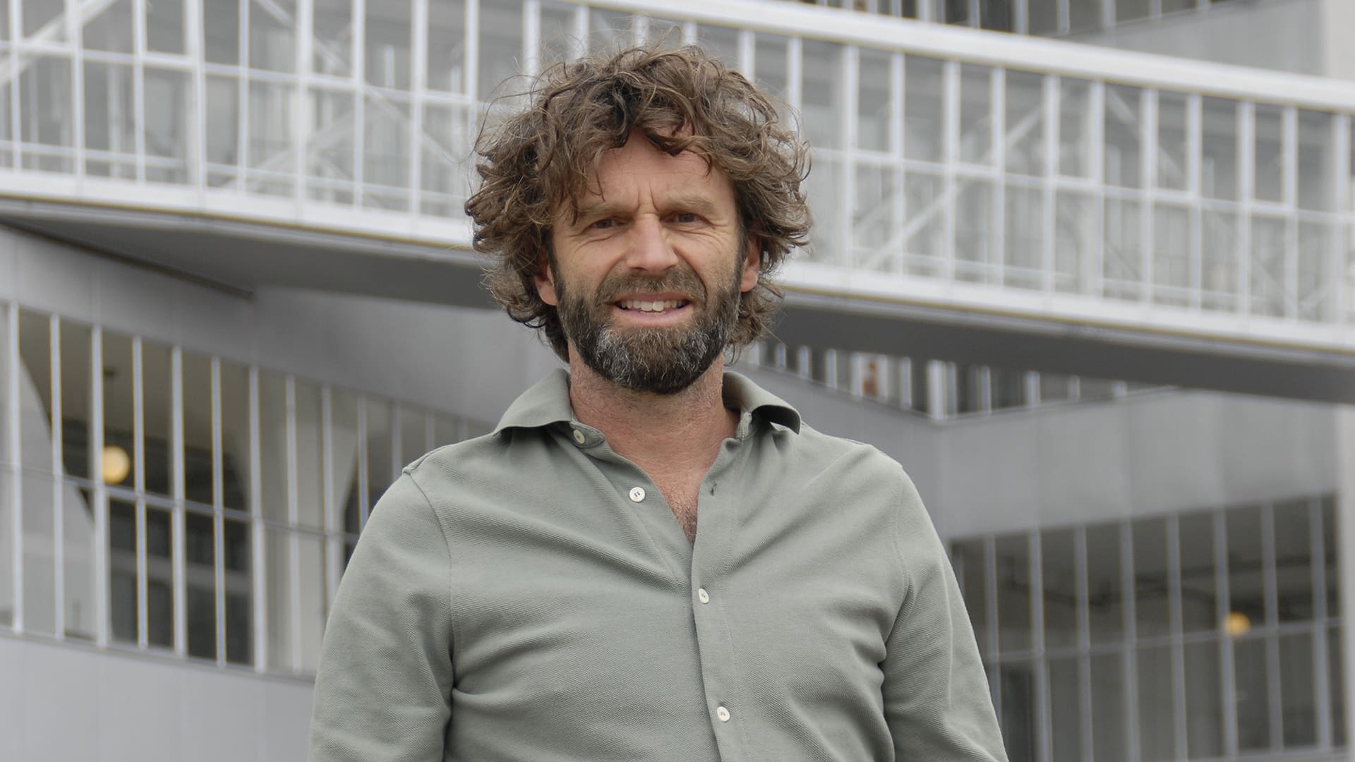 Remco van der Pluijm bij de Van Nelle Fabriek in Rotterdam